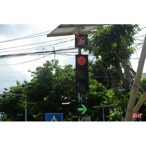 Đèn Tín Hiệu Giao Thông Năng Lượng Mặt Trời (NLMT)