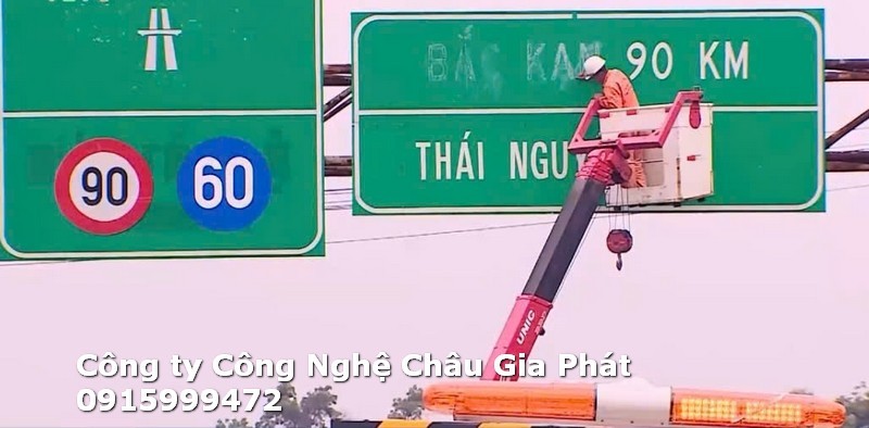 Giao hàng biển báo giao thông miền Nam