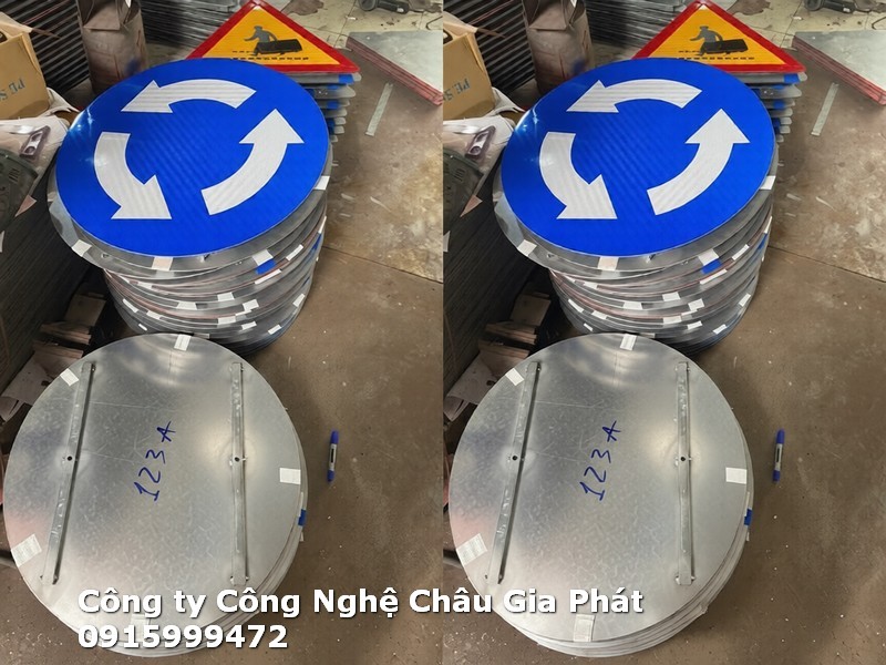 Gia công biển báo hiệu lệnh giao thông